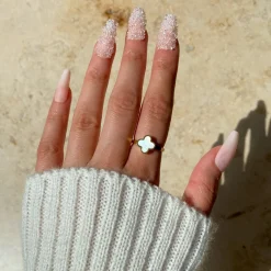 Clover Perlmutt Ring | 18K vergoldet