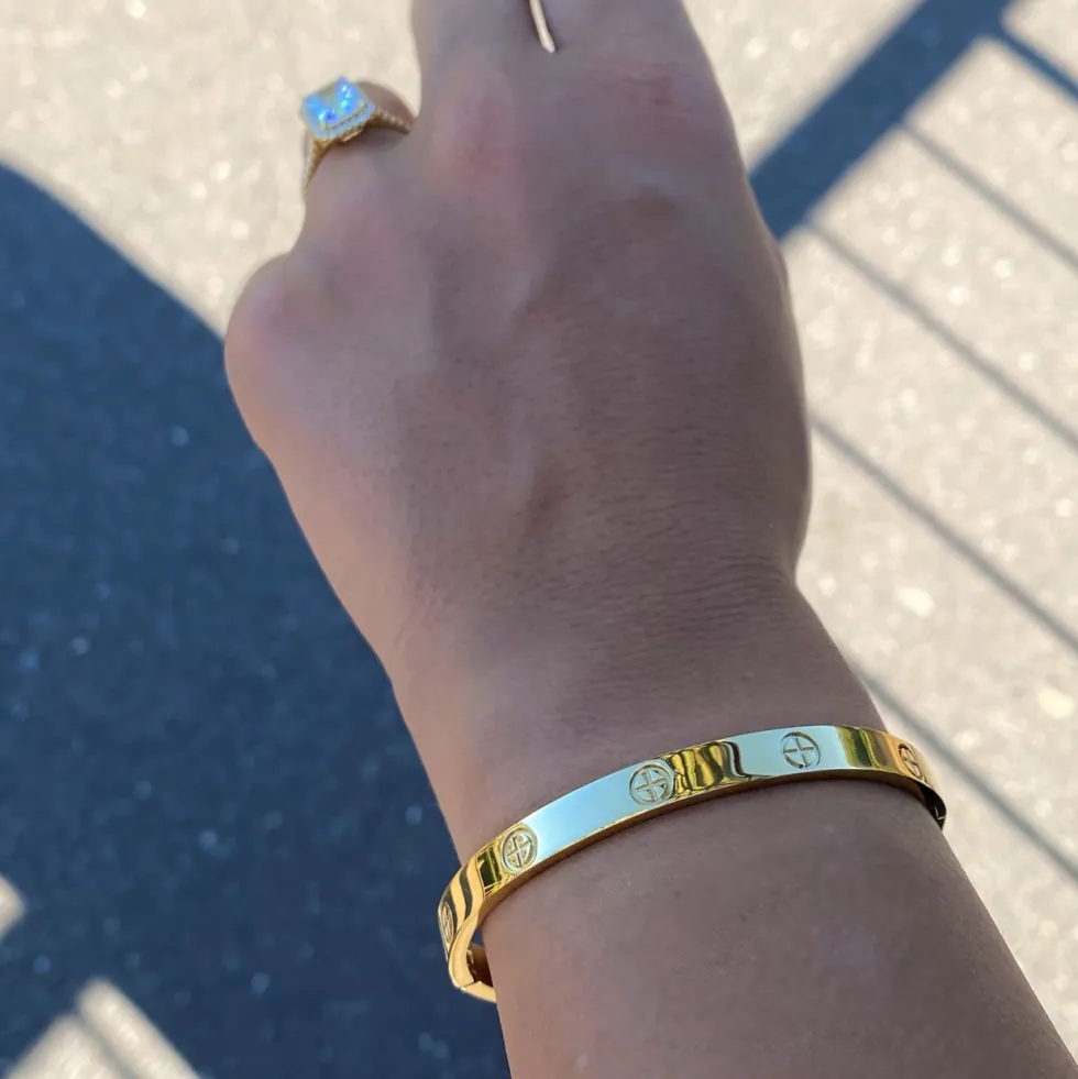Crossed Arianna Armreif | 18K vergoldet